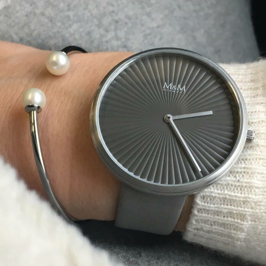 Minimalistic watch